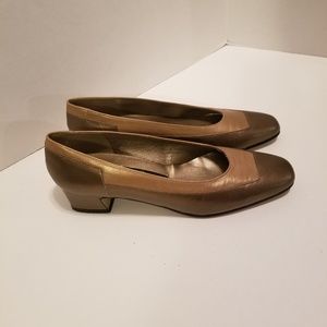 Selby Women's Leather Slip-on Heels Size 7 4A/6A